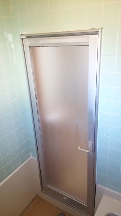浴室ドア交換2　施工例